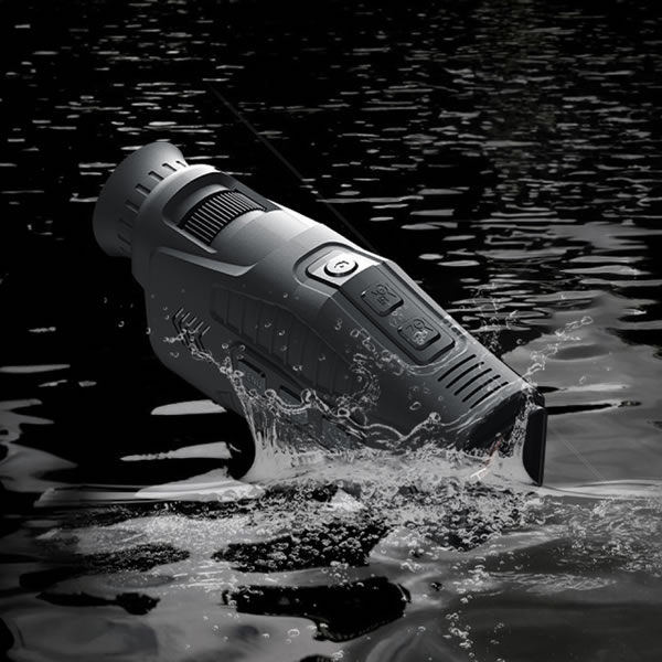 Qinux Blackoptic water resistant camera Qinux Blackoptic water resistant camera
